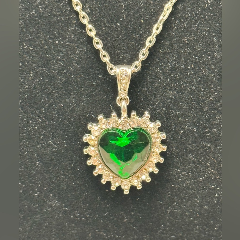 Swarovski Crystal Green Heart Pendant Necklace 18” New